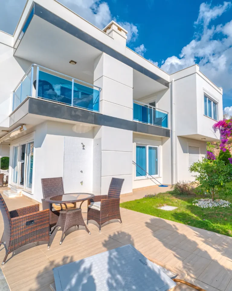 A soft meeting of sea and hills surrounds the Alanya Sea Facing Villa in the Green Mountains