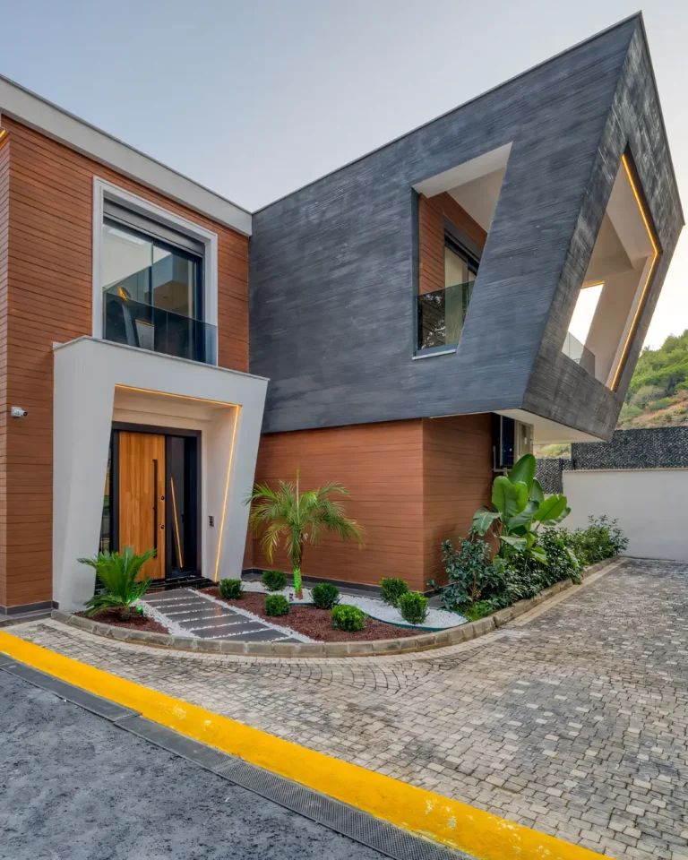 A gentle breath of elegance rises in the Luxury Mountain Home With Sea View in Alanya