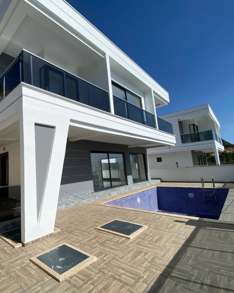 Seaside Sea View And Furnished Villa In Alanya